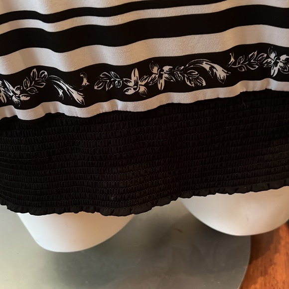 4/$20 Rickis Large Top with Elastic bottom - Picture 2 of 5